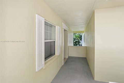 Copropriété à vendre à Stuart, Floride: 2 chambres, 127.28 m2 № 1977873 - photo 2