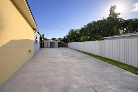 Снять в аренду виллу или дом в Майами, Флорида 4 спальни, 125.98м2, № 2005380 - фото 11