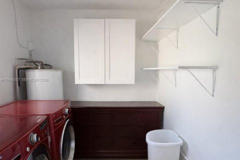 Снять в аренду виллу или дом в Майами, Флорида 4 спальни, 125.98м2, № 2005380 - фото 6