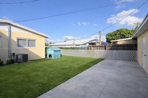 Снять в аренду виллу или дом в Майами, Флорида 4 спальни, 125.98м2, № 2005380 - фото 13