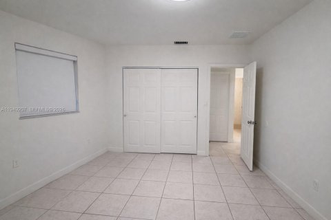 Снять в аренду виллу или дом в Майами, Флорида 4 спальни, 125.98м2, № 2005380 - фото 5