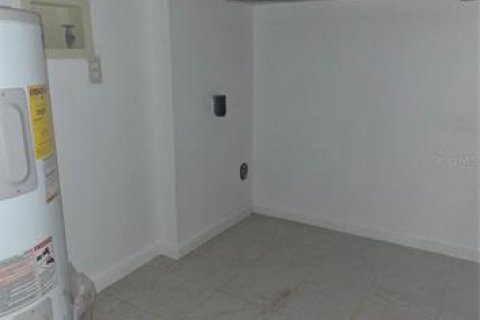 Condo in Largo, Florida, 2 bedrooms  № 2215250 - photo 13