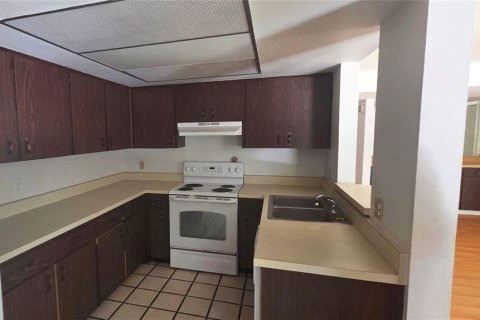 Condo in Largo, Florida, 2 bedrooms  № 2215250 - photo 8