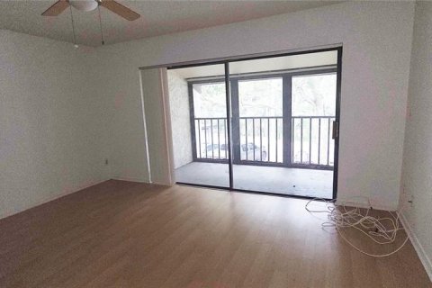 Condo in Largo, Florida, 2 bedrooms  № 2215250 - photo 10