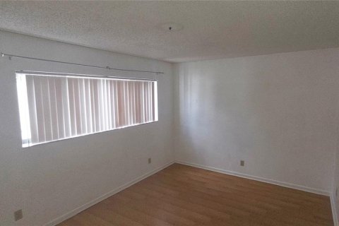 Condo in Largo, Florida, 2 bedrooms  № 2215250 - photo 14