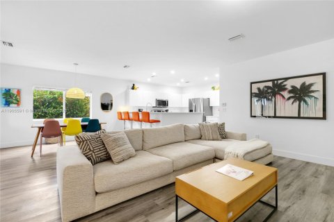 Townhouse in Pompano Beach, Florida 3 bedrooms, 183.02 sq.m. № 1956231 - photo 12