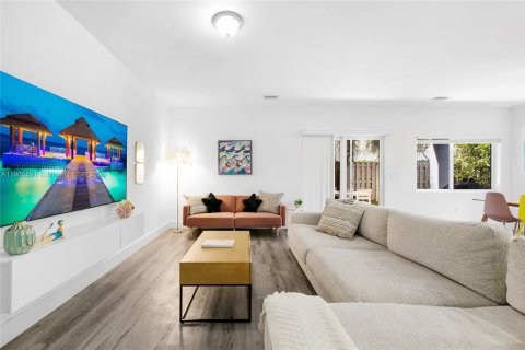 Townhouse in Pompano Beach, Florida 3 bedrooms, 183.02 sq.m. № 1956231 - photo 1