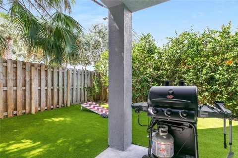 Townhouse in Pompano Beach, Florida 3 bedrooms, 183.02 sq.m. № 1956231 - photo 25