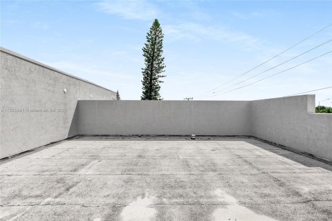 Townhouse in Pompano Beach, Florida 3 bedrooms, 183.02 sq.m. № 1956231 - photo 30