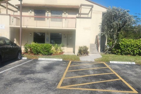 Condo in Miami Gardens, Florida, 2 bedrooms  № 1731062