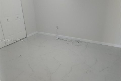 Condo in Miami Gardens, Florida, 2 bedrooms  № 1731062 - photo 5