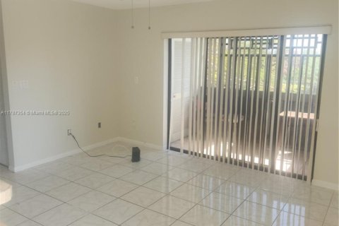 Condo in Miami Gardens, Florida, 2 bedrooms  № 1731062 - photo 4