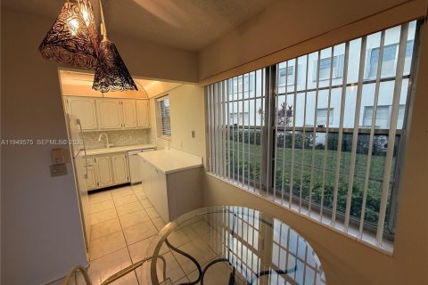Condo in Deerfield Beach, Florida, 2 bedrooms  № 2005200 - photo 4