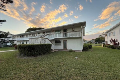 Condo in Deerfield Beach, Florida, 2 bedrooms  № 2005200 - photo 3