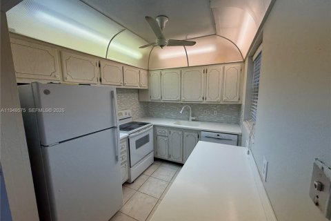 Condo in Deerfield Beach, Florida, 2 bedrooms  № 2005200 - photo 5