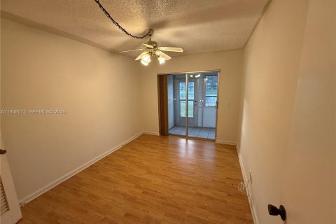Condo in Deerfield Beach, Florida, 2 bedrooms  № 2005200 - photo 7