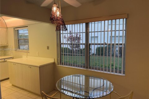 Condo in Deerfield Beach, Florida, 2 bedrooms  № 2005200 - photo 12