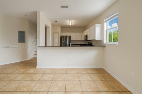 Condominio en venta en Doral, Florida, 3 dormitorios, 119.29 m2 № 1943601 - foto 1