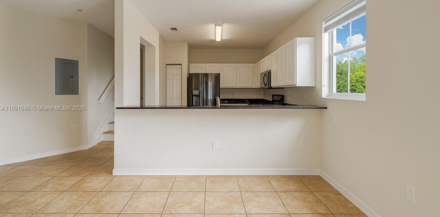 Condominio en Doral, Florida, 3 dormitorios № 1943601