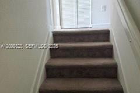 Townhouse in Homestead, Florida 3 bedrooms, 124.02 sq.m. № 2395515 - photo 5