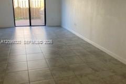 Townhouse in Homestead, Florida 3 bedrooms, 124.02 sq.m. № 2395515 - photo 2