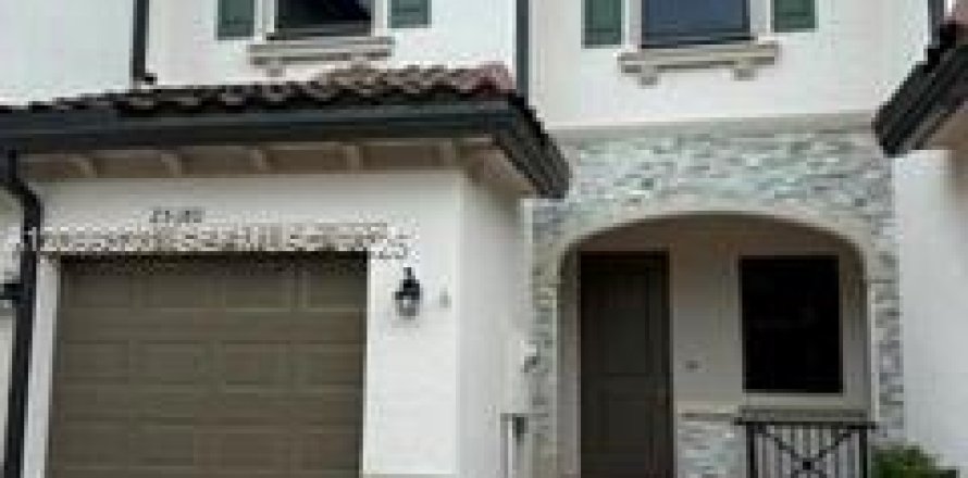 Townhouse in Homestead, Florida 3 bedrooms, 124.02 sq.m. № 2395515