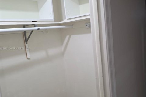 Снять в аренду кондоминиум в Холливуд, Флорида 2 спальни, 123.75м2, № 1731971 - фото 21