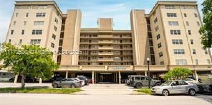 Кондоминиум с 2 спальнями в Холливуд, Флорида № 1731971