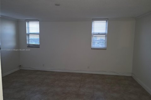 Снять в аренду кондоминиум в Холливуд, Флорида 2 спальни, 123.75м2, № 1731971 - фото 29