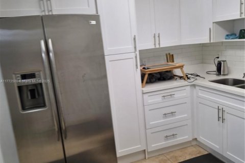 Снять в аренду кондоминиум в Холливуд, Флорида 2 спальни, 123.75м2, № 1731971 - фото 3