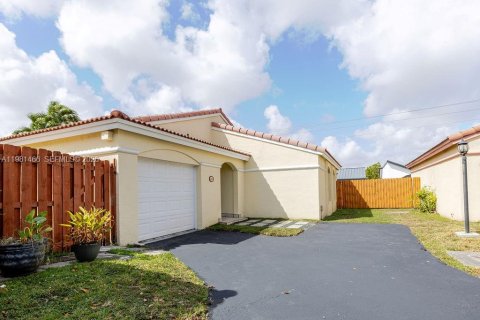 Купить виллу или дом в Майами, Флорида 3 спальни, 127.46м2, № 2043472 - фото 2