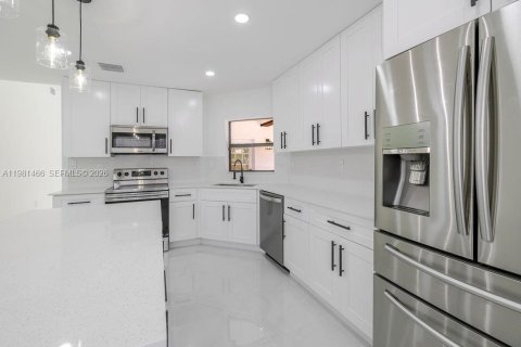 Купить виллу или дом в Майами, Флорида 3 спальни, 127.46м2, № 2043472 - фото 10