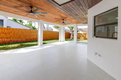 Купить виллу или дом в Майами, Флорида 3 спальни, 127.46м2, № 2043472 - фото 24