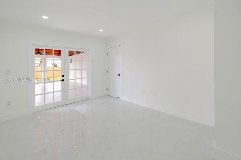 Купить виллу или дом в Майами, Флорида 3 спальни, 127.46м2, № 2043472 - фото 17