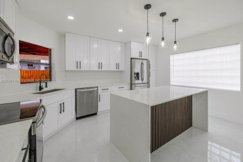 Купить виллу или дом в Майами, Флорида 3 спальни, 127.46м2, № 2043472 - фото 9