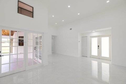 Купить виллу или дом в Майами, Флорида 3 спальни, 127.46м2, № 2043472 - фото 7