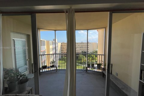 Купить кондоминиум в Майами, Флорида 1 спальня, 96.25м2, № 1987227 - фото 16