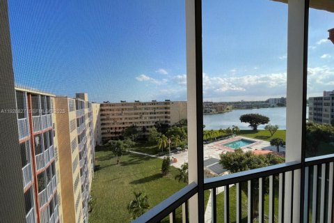 Купить кондоминиум в Майами, Флорида 1 спальня, 96.25м2, № 1987227 - фото 1