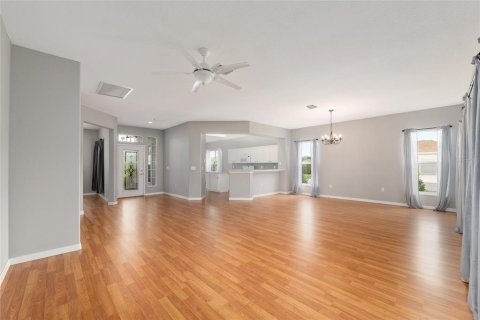 House in Summerfield, Florida 2 bedrooms, 197.88 sq.m. № 2111071 - photo 7