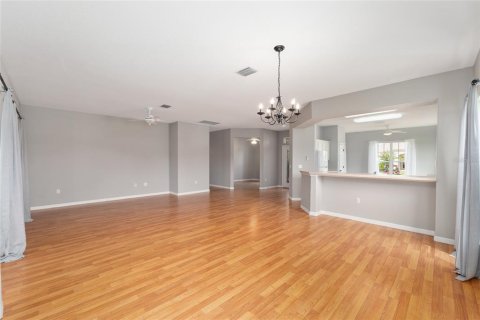 House in Summerfield, Florida 2 bedrooms, 197.88 sq.m. № 2111071 - photo 15