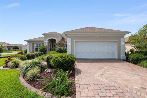 House in Summerfield, Florida 2 bedrooms, 197.88 sq.m. № 2111071
