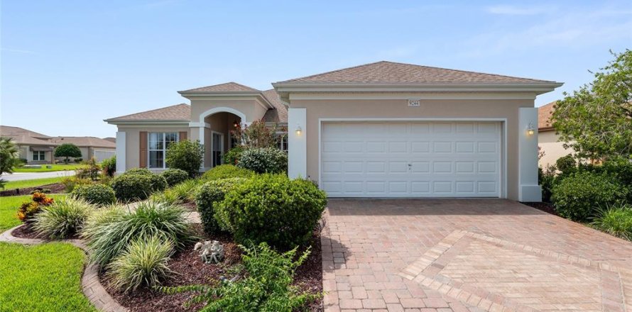 House in Summerfield, Florida 2 bedrooms, 197.88 sq.m. № 2111071