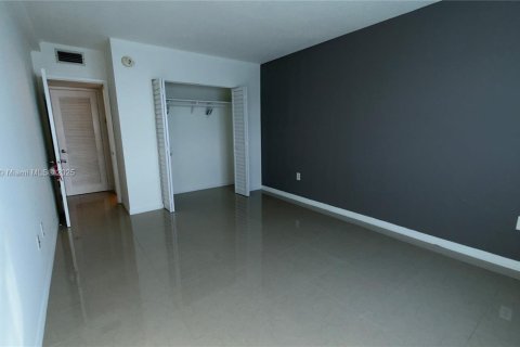 Apartamento en alquiler en Sunny Isles Beach, Florida, 1 dormitorio, 65.5 m2 № 1966043 - foto 13