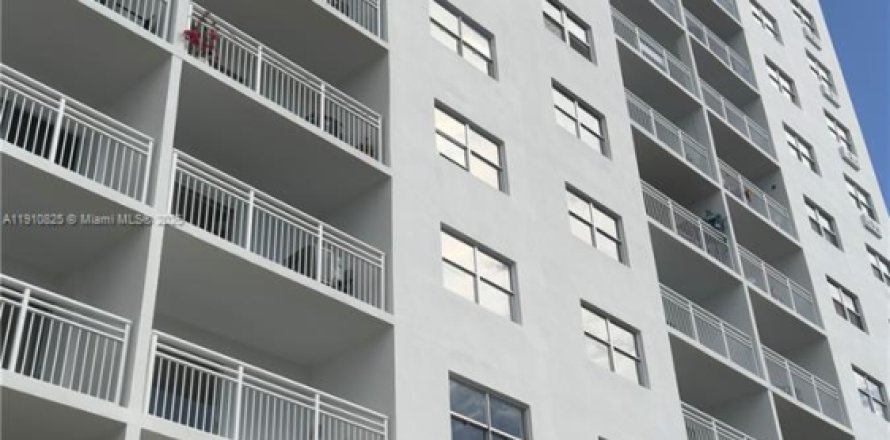 Apartamento en Sunny Isles Beach, Florida 1 dormitorio, 65.5 m2 № 1966043