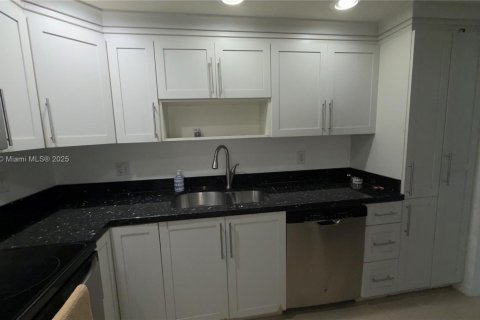 Apartamento en alquiler en Sunny Isles Beach, Florida, 1 dormitorio, 65.5 m2 № 1966043 - foto 6