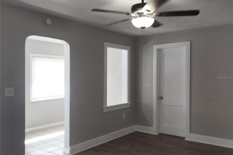 Villa ou maison à louer à Winter Haven, Floride: 2 chambres, 78.22 m2 № 2437347 - photo 6