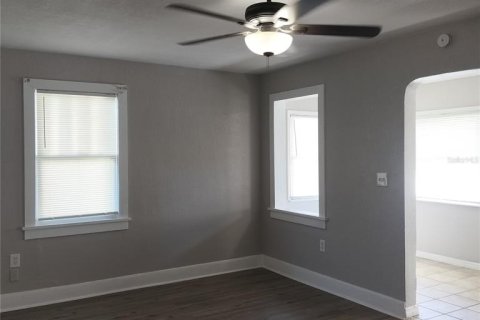 Villa ou maison à louer à Winter Haven, Floride: 2 chambres, 78.22 m2 № 2437347 - photo 5