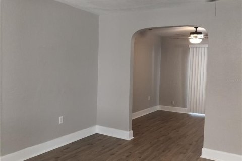 Villa ou maison à louer à Winter Haven, Floride: 2 chambres, 78.22 m2 № 2437347 - photo 8
