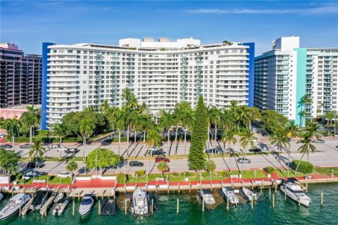 Copropriété à louer à Miami Beach, Floride: 2 chambres, 95.69 m2 № 2080284 - photo 1