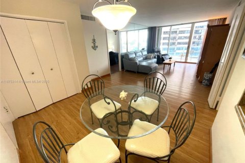 Condominio en alquiler en Miami Beach, Florida, 2 dormitorios, 95.69 m2 № 2080284 - foto 29